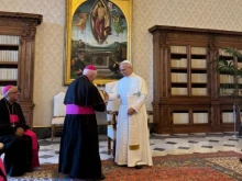 A delegation of Peruvian bishops greets Pope Leo XIV, inviting him to visit Peru, during an audience on June 30, 2025, at the Vatican.