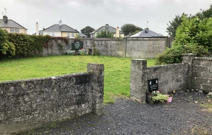 View of the mass grave at the Bon Secours Mother and Baby Home in the town of Tuam, County Galway, Ireland. Credit: AugusteBlanqui, CC BY-SA 4.0, via Wikimedia Commons