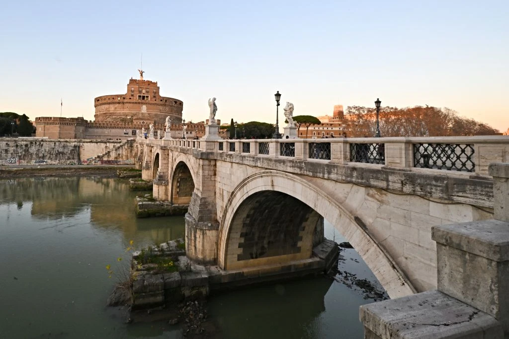 The “Alta Sartoria” Dolce & Gabbana fashion show took place July 15, 2025, on the pedestrian-only Sant’Angelo Bridge, found directly in front of Castel Sant’Angelo, an ancient mausoleum later used as a papal fortress.?w=200&h=150