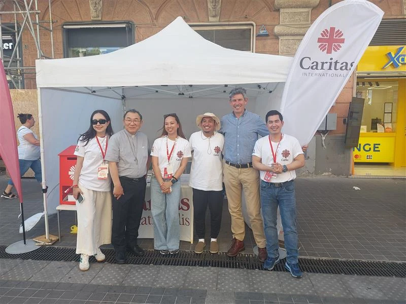 Cardinal Tarcisio Isao Kikuchi (second from left) with Caritas Internationalis Secretary General Alistair Dutton (second from right) and Caritas Youth delegates during the Jubilee of Youth in Rome on July 29, 2025.?w=200&h=150
