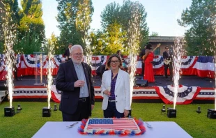 Archbishop Paul Richard Gallagher, the Vatican Secretary for Relations of States, and Laura Hochla, chargé d’affaires of the U.S. Embassy to the Holy See, addressed the crowd at Villa Richardson on June 30, 2025, in Rome, where Fourth of July was celebrated this year with a special milestone: the recent election of the first pope born and raised in the United States. Credit: Photo courtesy of the U.S. Embassy to the Holy See