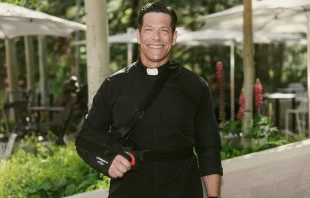 Father Mike Schmitz before his show in Vail, Colorado, as part of his Parables Tour. Credit: Daniel Milchev