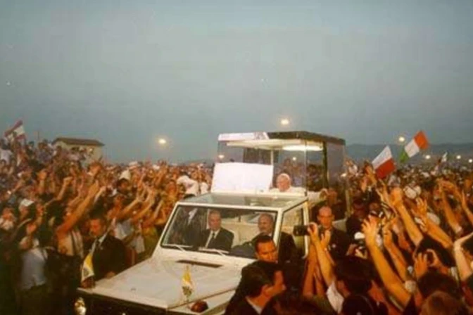 St. John Paul II in the popemobile amid the enthusiasm of 2 million young people at World Youth Day in 2000.?w=200&h=150