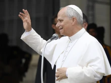 Pope Leo XIV waves during his Wednesday audience Aug. 20, 2025. In a telegram dated the same day, he called moral theologians meeting in Colombia to  “find a balanced synthesis” between “the laws of God” and the “dynamics of man’s conscience and freedom” in the spirit of St. Alphonsus Maria de’ Liguori.