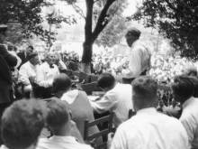 William Jennings Bryan (seated at left) being interrogated by Clarence Seward Darrow, during the trial of the State of Tennessee v. John Thomas Scopes, July 20, 1925. Because of the extreme heat, the proceedings were moved outdoors.