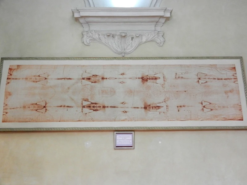 A copy of the Holy Shroud is displayed in the sacristy of the Church of St. Lawrence in Turin, Italy.?w=200&h=150