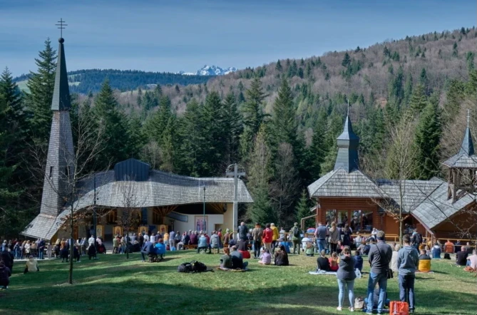 The Vatican recognizes the pastoral value of the alleged apparitions of the Virgin Mary on Mount Zvir near the village of Litmanová in northwestern Slovakia from 1990 to 1995 and authorizes public worship, without commenting on the supernatural authenticity of the apparitions.?w=200&h=150