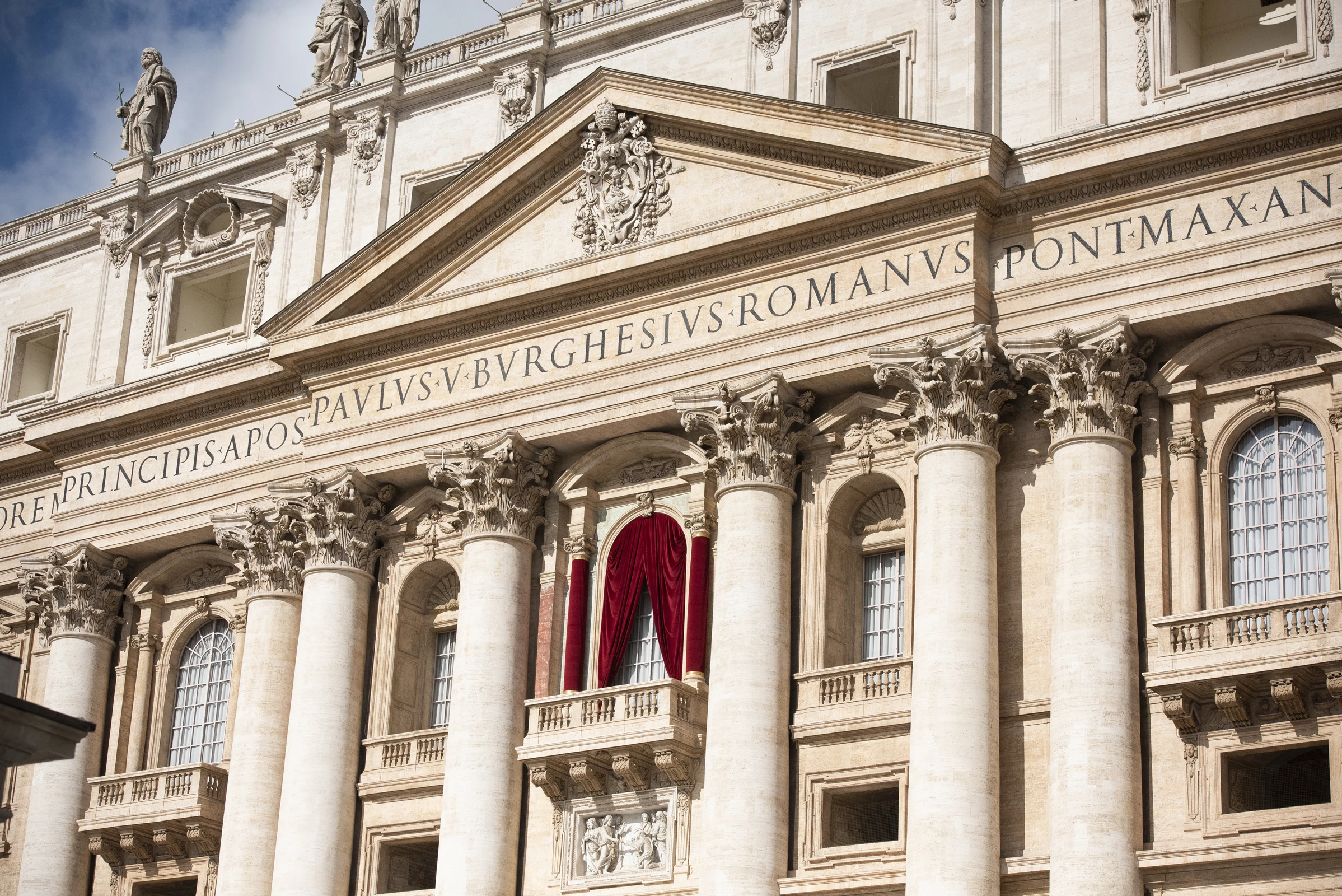 The central loggia of St. Peter’s Basilica.?w=200&h=150